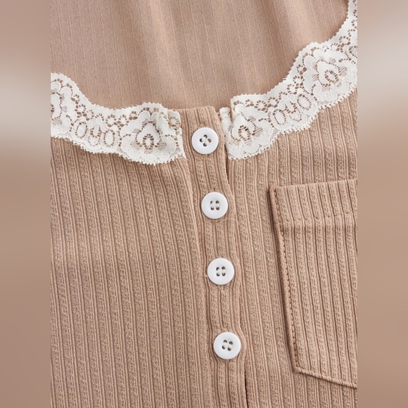 SOLD [ Romwe ]Contrast Lace Button Front Tee - Picture 3 of 8